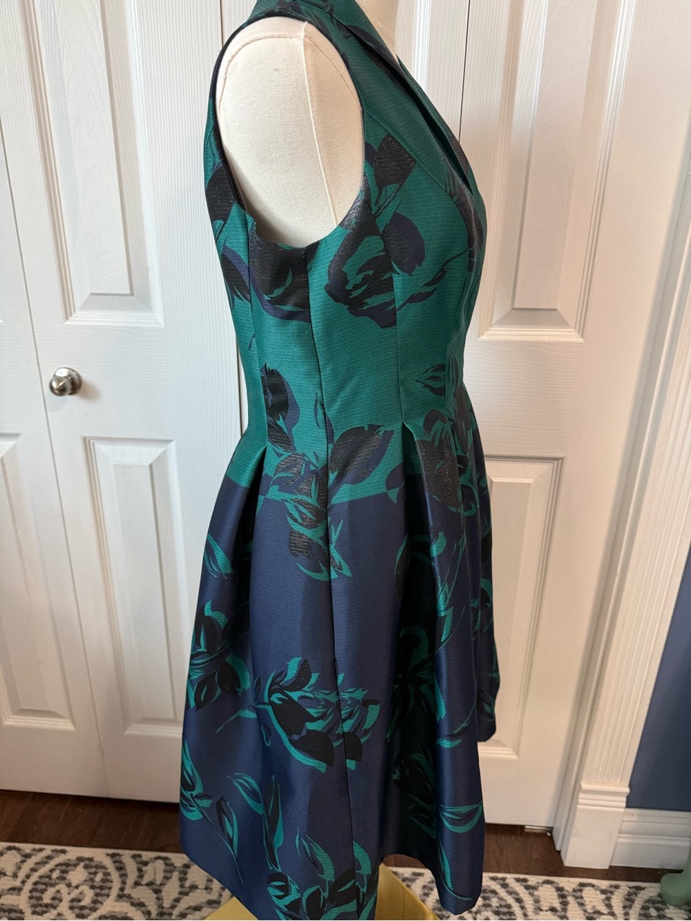 Vince Camuto Emerald & Navy Floral Jacquard Fit & Flare Cocktail Dress Sz 4 - Picture 6 of 12